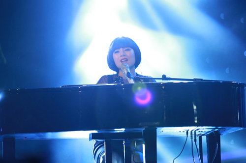 Cô gái mũm mĩm gây bất ngờ tại Vietnam Idol 2015
