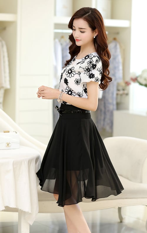 Gợi ý mix đồ sành điệu với chân váy đen cho nàng công sở