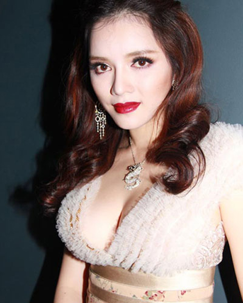 hành trình lột xác của lý nhã kỳ