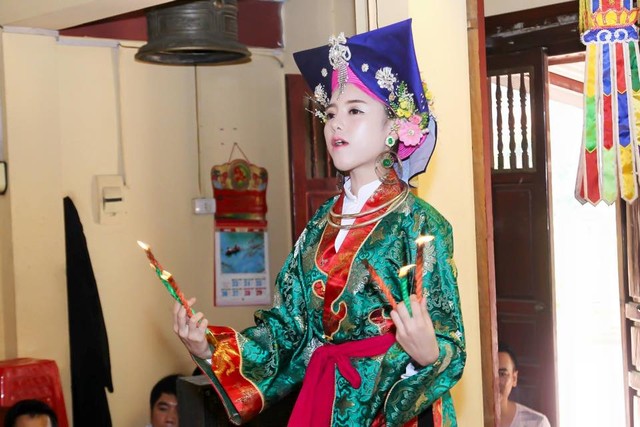 cô đồng thẩm mỹ 