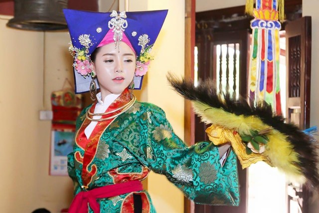 cô đồng thẩm mỹ 