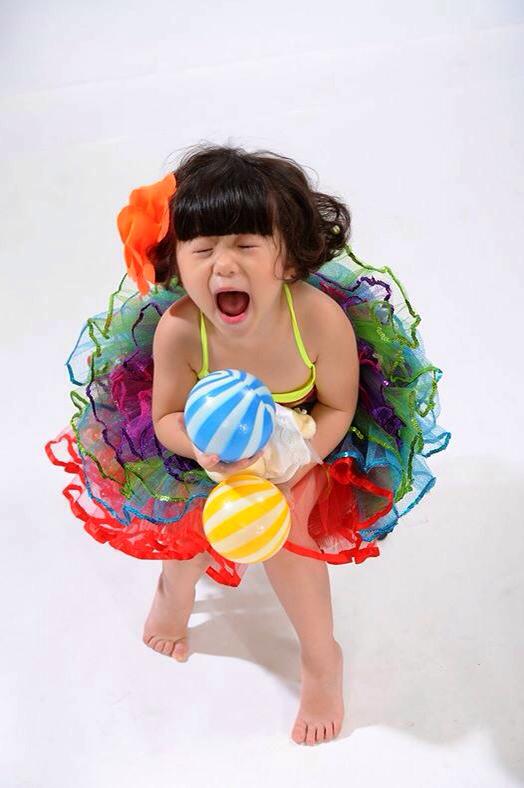 Fan phát sốt trước vẻ ngộ nghĩnh đáng yêu của con gái Thúy Nga