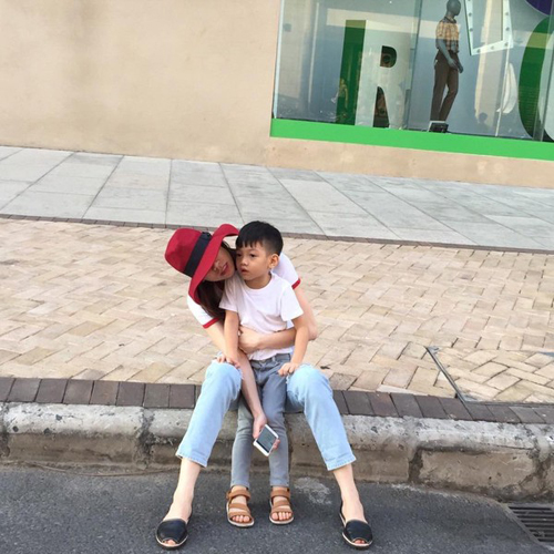 Khoảnh khắc hạnh phúc của mẹ con Hà Hồ khi vắng bóng Cường Đô La