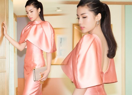 Hoa hậu Kỳ Duyên kín trước, hở sau với đầm hồng