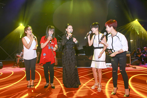 hong nhung xi tin 2