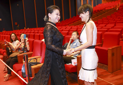 hong nhung xi tin