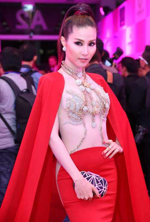 Trang phục thảm đỏ ấn tượng của sao Việt tuần qua