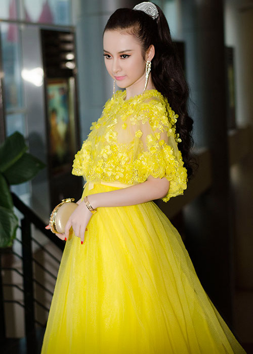Angela Phương Trinh chuộng gu thời trang ngọt ngào như công chúa