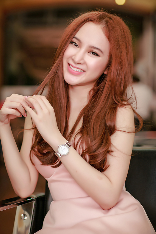 Angela Phương Trinh chuộng gu thời trang ngọt ngào như công chúa