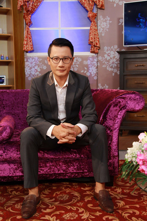 hoang bach chia se voi vo