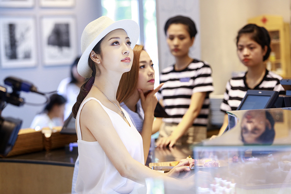 jennifer pham va quang dung 2