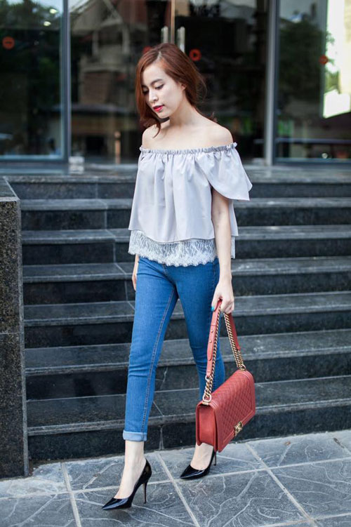 áo trễ vai hoàng thùy linh