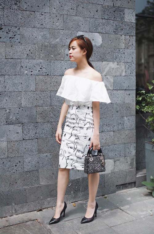 áo trễ vai hoàng thùy linh