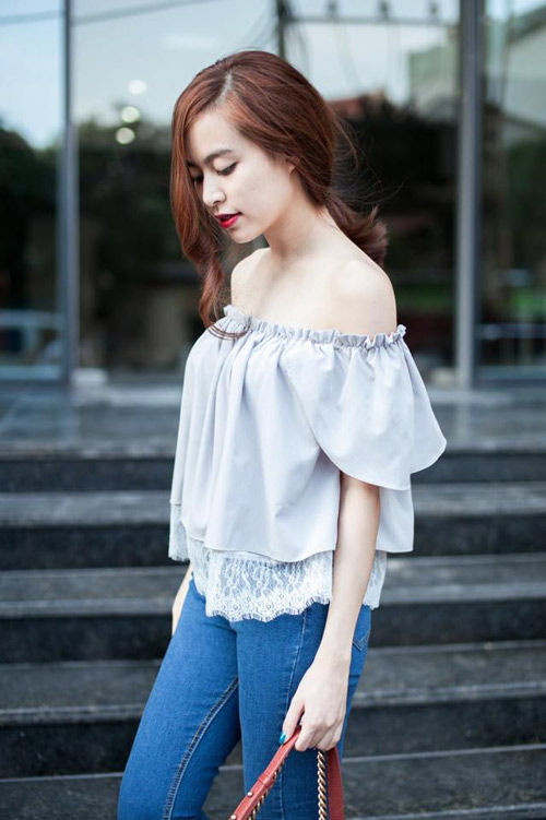 áo trễ vai hoàng thùy linh