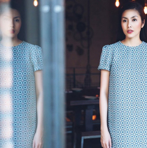Hà Tăng tái xuất với loạt đồ tự thiết kế tuyệt xinh
