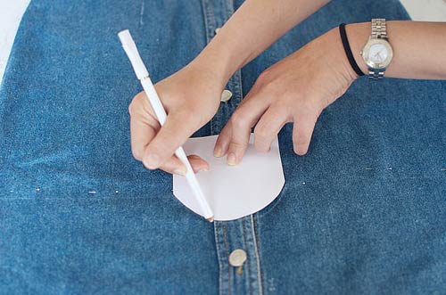 Chế váy denim cũ rích thành 2 kiểu đầm sành điệu