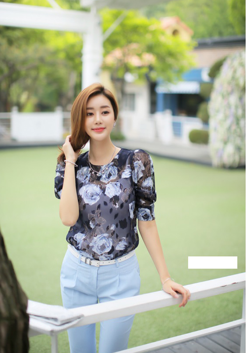Đến công sở đầy trẻ trung tươi mới với áo sơ mi họa tiết