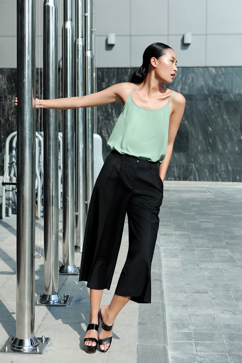 Trang Khiếu gợi ý cách mặc áo hai dây cho vóc dáng cao gầy