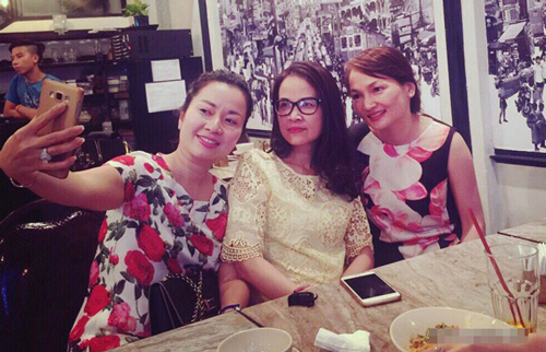Mẹ hoa hậu Kỳ Duyên Tú Anh và Huyền My 3