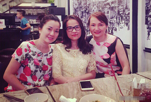 Mẹ hoa hậu Kỳ Duyên Tú Anh và Huyền My 1
