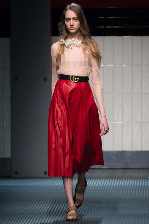 Đỏ mặt với những thiết kế xuyên thấu trong BST Thu 2015 của Gucci