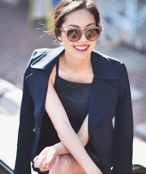 Mặc gợi cảm đi làm, nên hay không