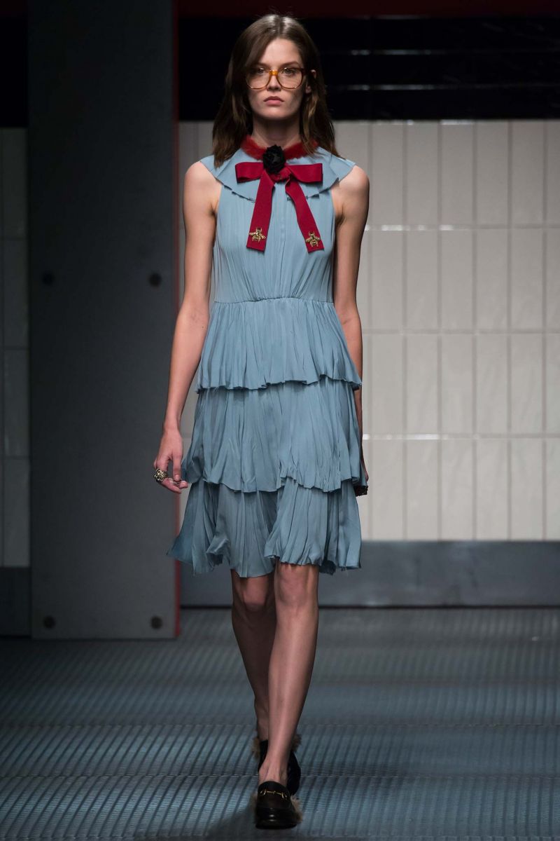 Đỏ mặt với những thiết kế xuyên thấu trong BST Thu 2015 của Gucci