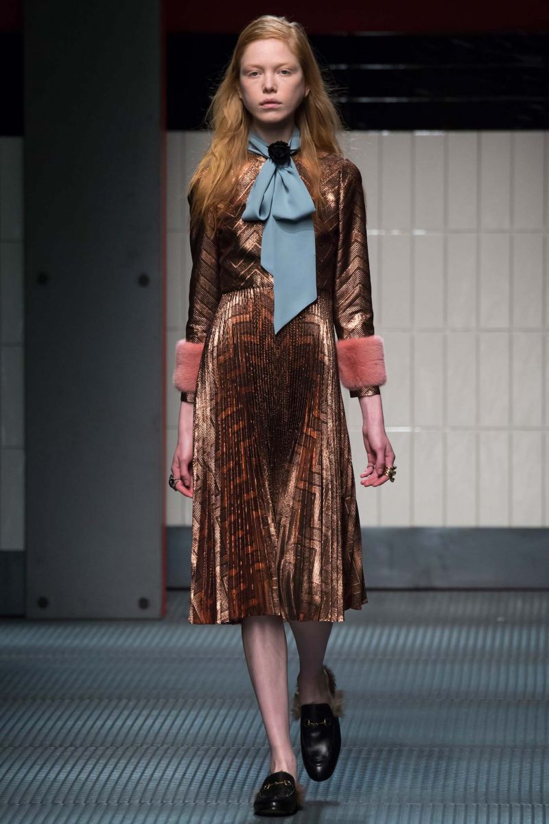 Đỏ mặt với những thiết kế xuyên thấu trong BST Thu 2015 của Gucci
