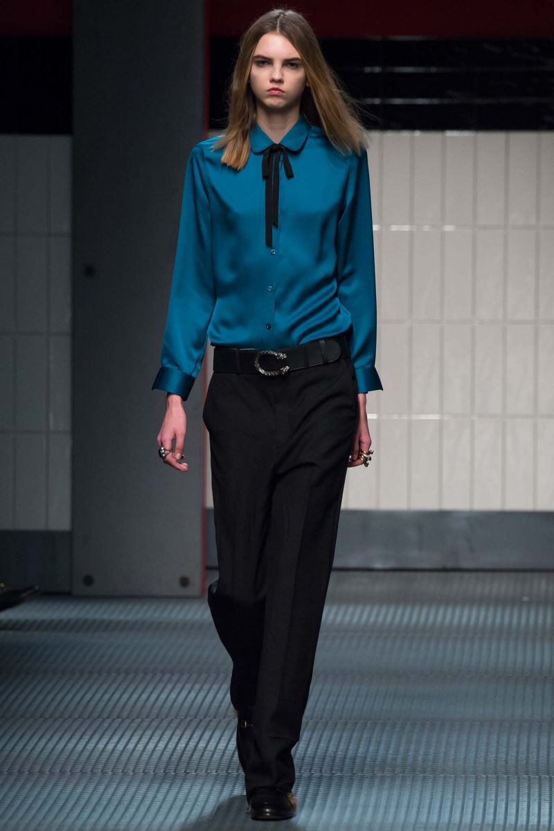 Đỏ mặt với những thiết kế xuyên thấu trong BST Thu 2015 của Gucci
