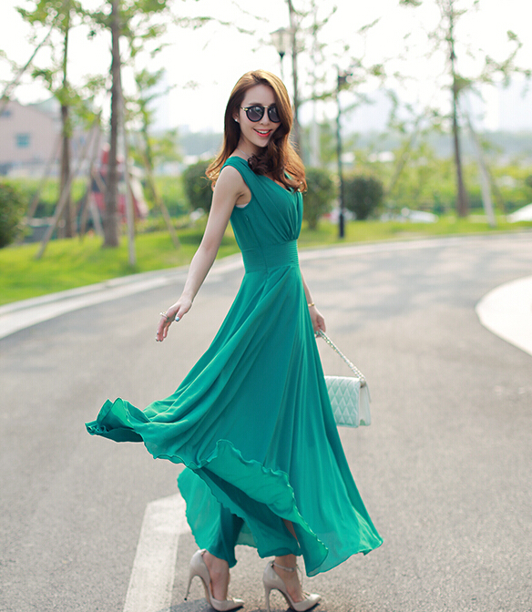 Xuống phố ngày cuối tuần với váy maxi dịu dàng, hợp thời trang