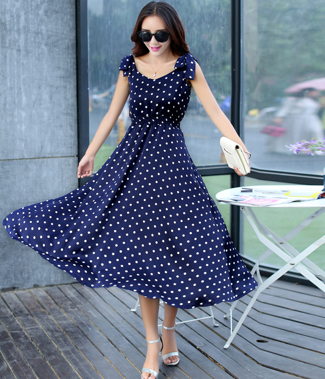 Xuống phố ngày cuối tuần với váy maxi dịu dàng, hợp thời trang