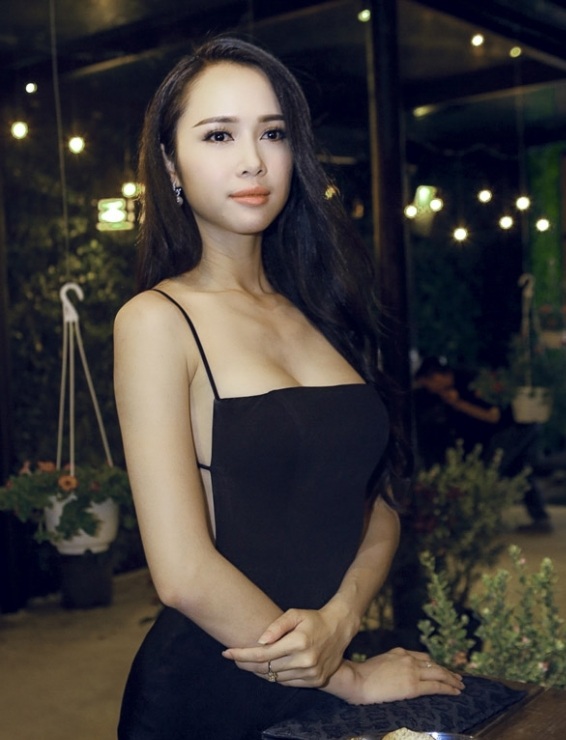 ngọc anh mặt mụn 