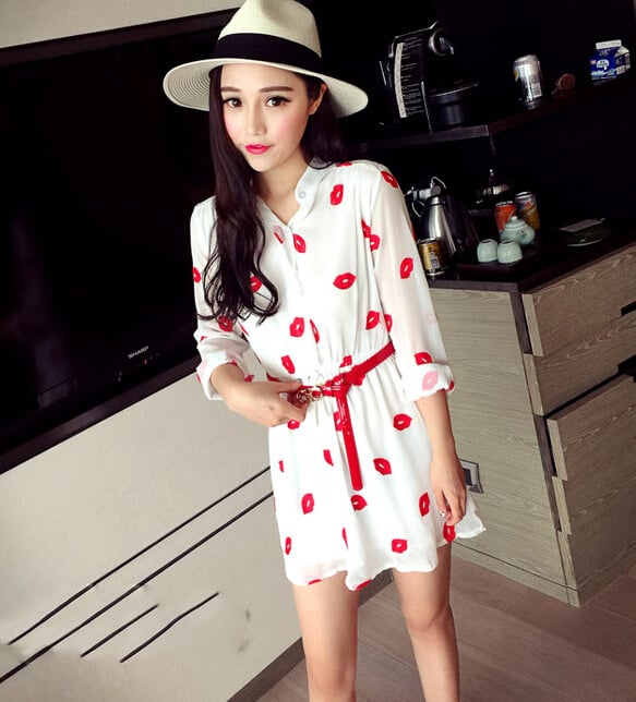 Bắt kịp xu hướng thời trang với váy áo họa tiết đôi môi