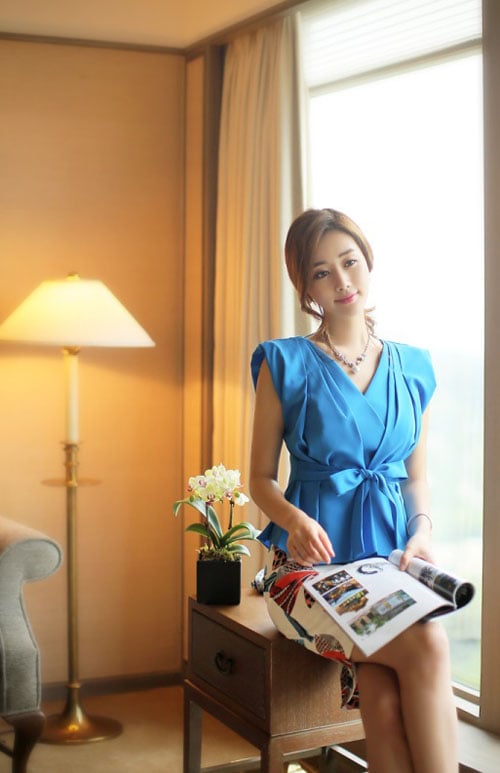 Chân váy bút chì phong cách Hàn trẻ trung cho bạn gái công sở
