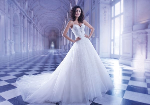 12 váy cưới pha lê biến cô dâu thành công chúa