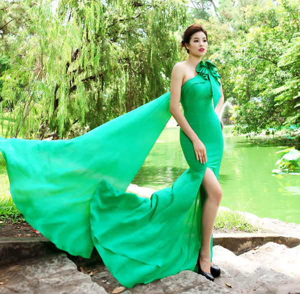 Đầm dạ hội gợi cảm cho quý cô