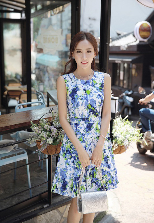 Trang phục họa tiết làm mê mẩn bạn gái công sở đầu tuần