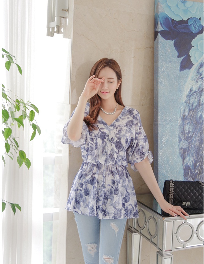 Trang phục họa tiết làm mê mẩn bạn gái công sở đầu tuần