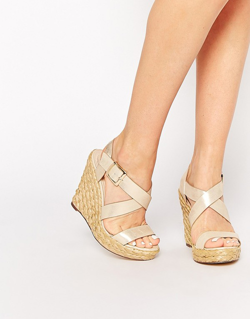 Mẹo chọn sandals cao gót tôn dáng nhưng đi vẫn êm chân