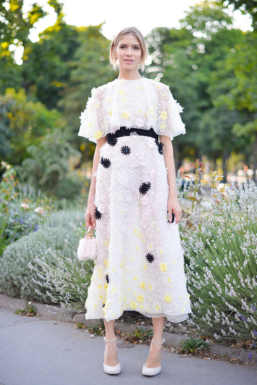 Tín đồ thời trang thế giới xuống phố với street style sành điệu