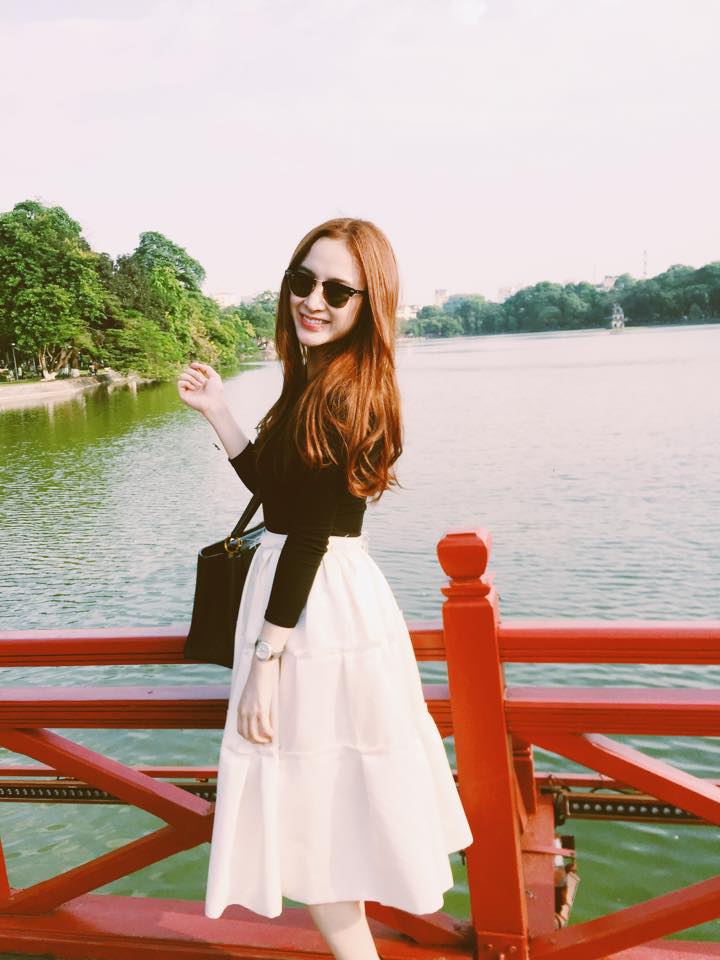 Ngắm street style năng động, quyến rũ của Angela Phương Trinh
