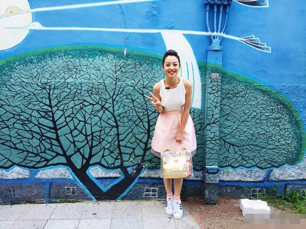 Gu thời trang trẻ trung, cuốn hút của bà mẹ hai con Jennifer Phạm