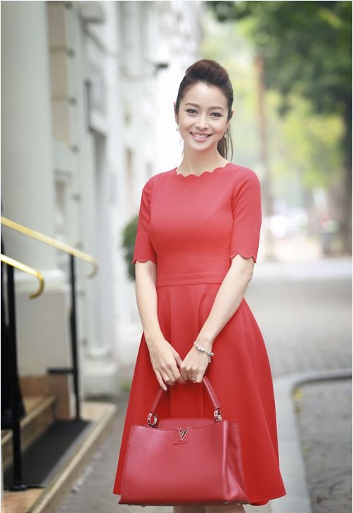 Gu thời trang trẻ trung, cuốn hút của bà mẹ hai con Jennifer Phạm