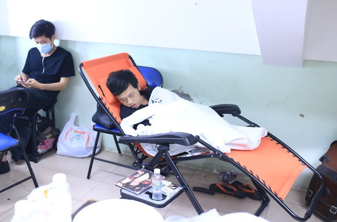 hoài linh ngủ trong hậu trường