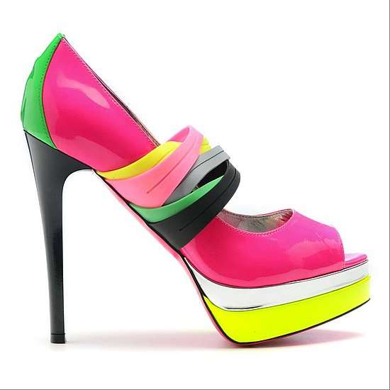 Xu hướng thời trang 2015: Nổi bật với giày neon sành điệu