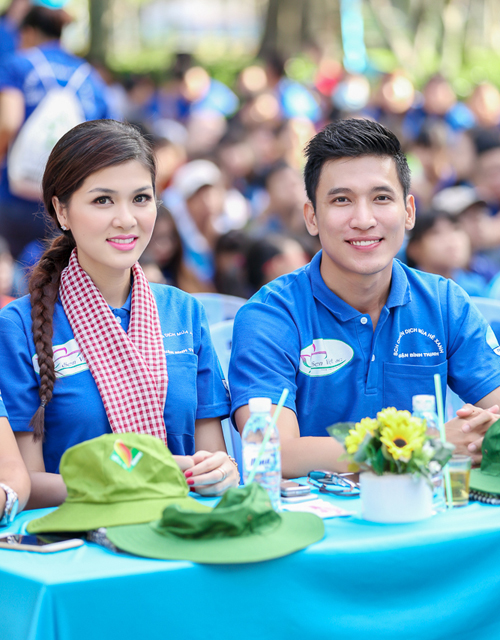 Oanh Yến khoe người yêu điển trai