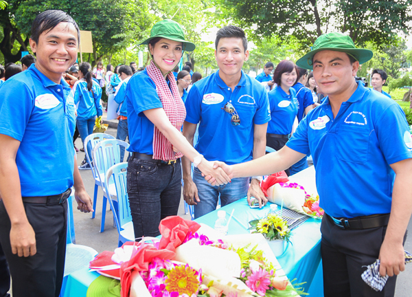 Oanh Yến khoe người yêu điển trai