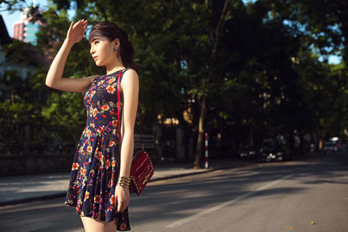 Hoa hậu Kỳ Duyên xuống phố với gu street style sành điệu