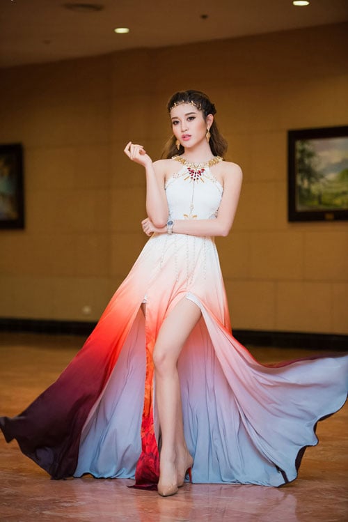 Những Shbet999 com đăng nhập thảm đỏ quyến rũ, gợi cảm của Á hậu Huyền My