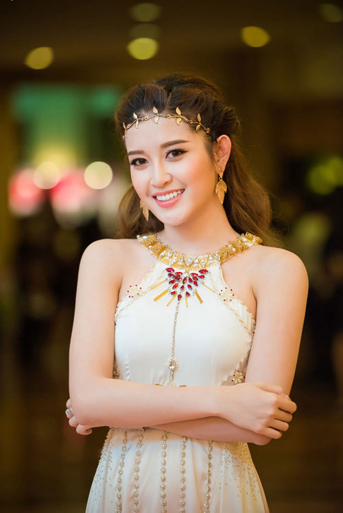 Những Shbet999 com đăng nhập thảm đỏ quyến rũ, gợi cảm của Á hậu Huyền My